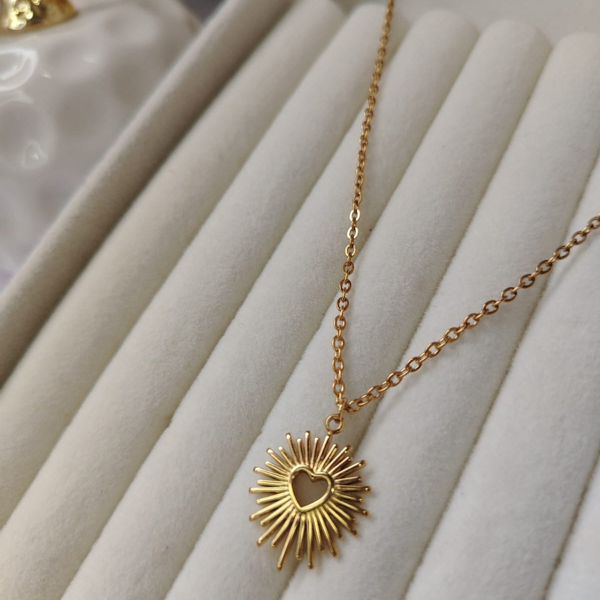 COLLAR CORAZON RADIANTE
