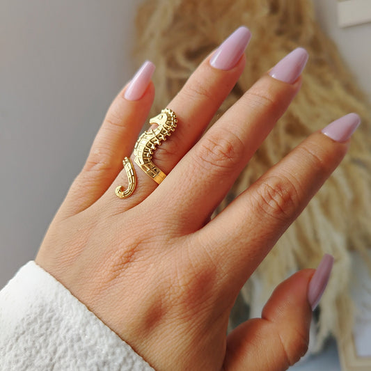 ANILLO CABALLITO DORADO – Libertad con estilo